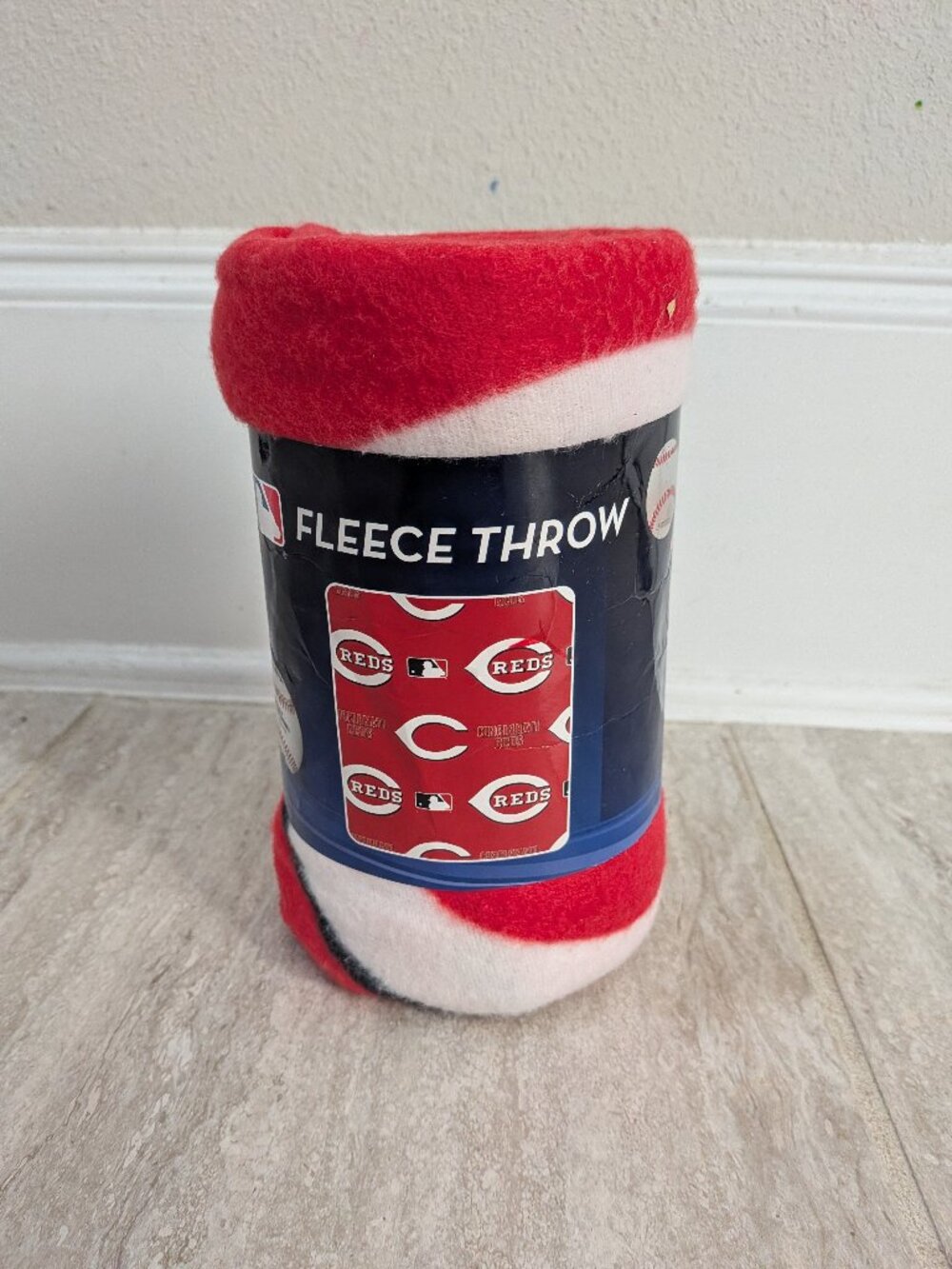Cincinnati Reds 40" by 50" Plush Throw Blanket - MLB